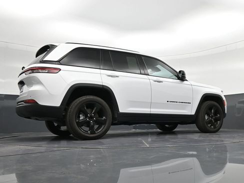 Used 2022 Jeep Grand Cherokee Altitude RWD image 40