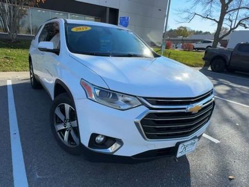 Used 2019 Chevrolet Traverse LT w/ LT Premium Package image 8