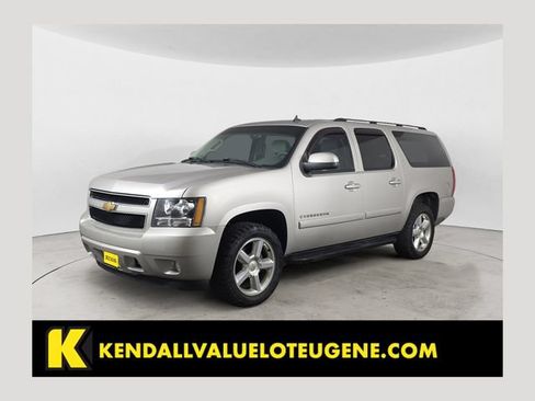 Used 2007 Chevrolet Suburban LT w/ LT Preferred Equipment Group AWD/4WD image 1