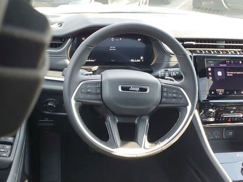 New 2025 Jeep Grand Cherokee L Altitude image 8