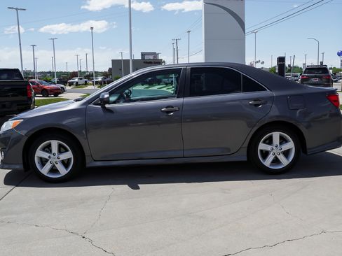 Used 2013 Toyota Camry SE FWD image 5