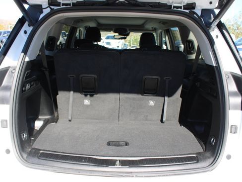 Used 2023 Jeep Grand Cherokee L Limited w/ Black Appearance Package image 36