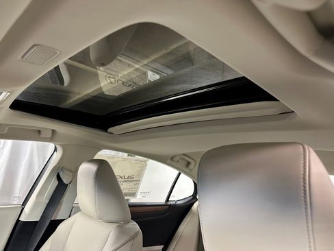 New 2025 Lexus ES 300h w/ Premium Package image 8