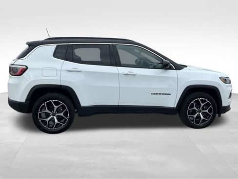 Used 2025 Jeep Compass Limited image 8