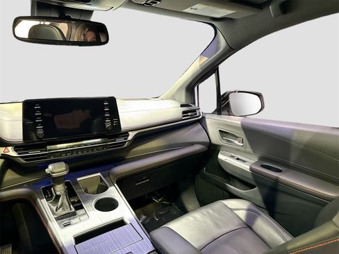 Used 2021 Toyota Sienna XSE image 24