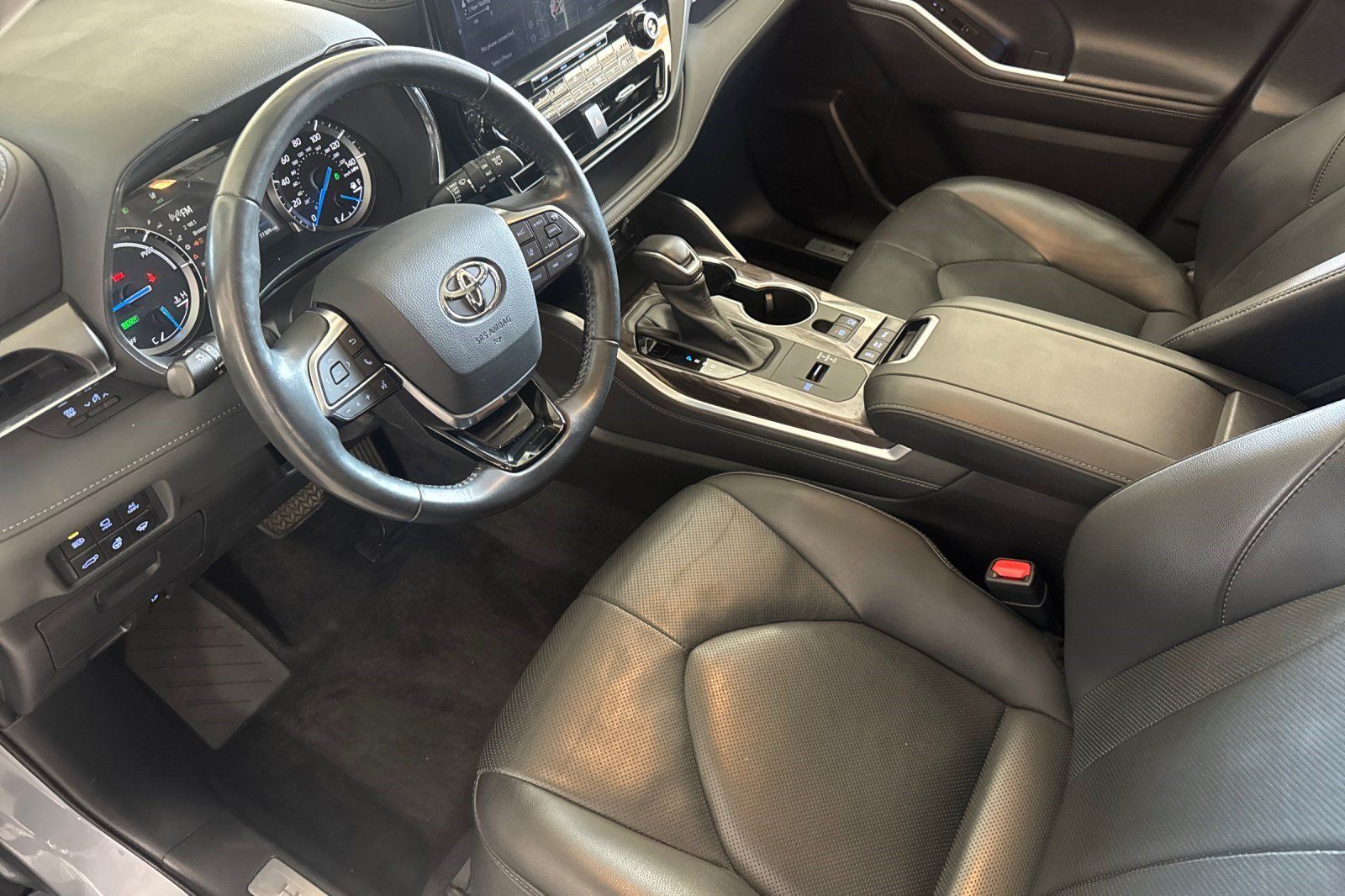 Used 2021 Toyota Highlander Limited AWD/4WD image 4