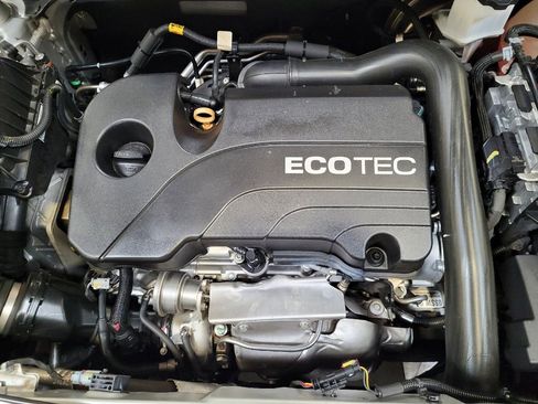 Used 2021 Chevrolet Equinox LS FWD image 30