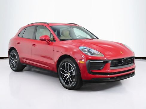 Certified 2025 Porsche Macan AWD/4WD image 9