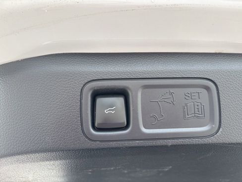 Used 2024 Ford Expedition Limited image 12