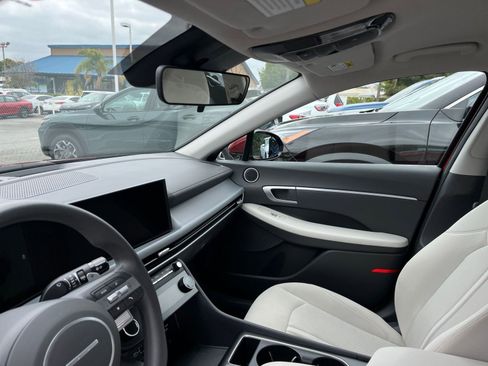 Used 2025 Hyundai Sonata SEL FWD image 36