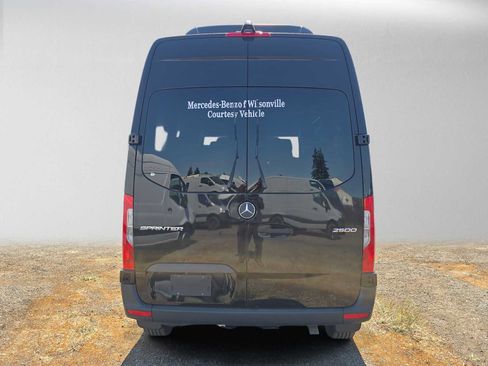 Used 2025 Mercedes-Benz Sprinter 2500 image 4