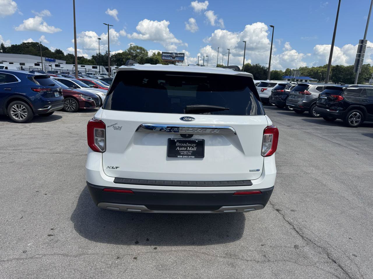 Used 2020 Ford Explorer XLT w/ Equipment Group 202A AWD/4WD image 4