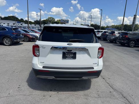 Used 2020 Ford Explorer XLT w/ Equipment Group 202A AWD/4WD image 4