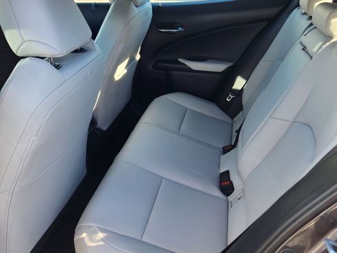 Used 2024 Lexus UX 250h AWD w/ Premium Package image 15