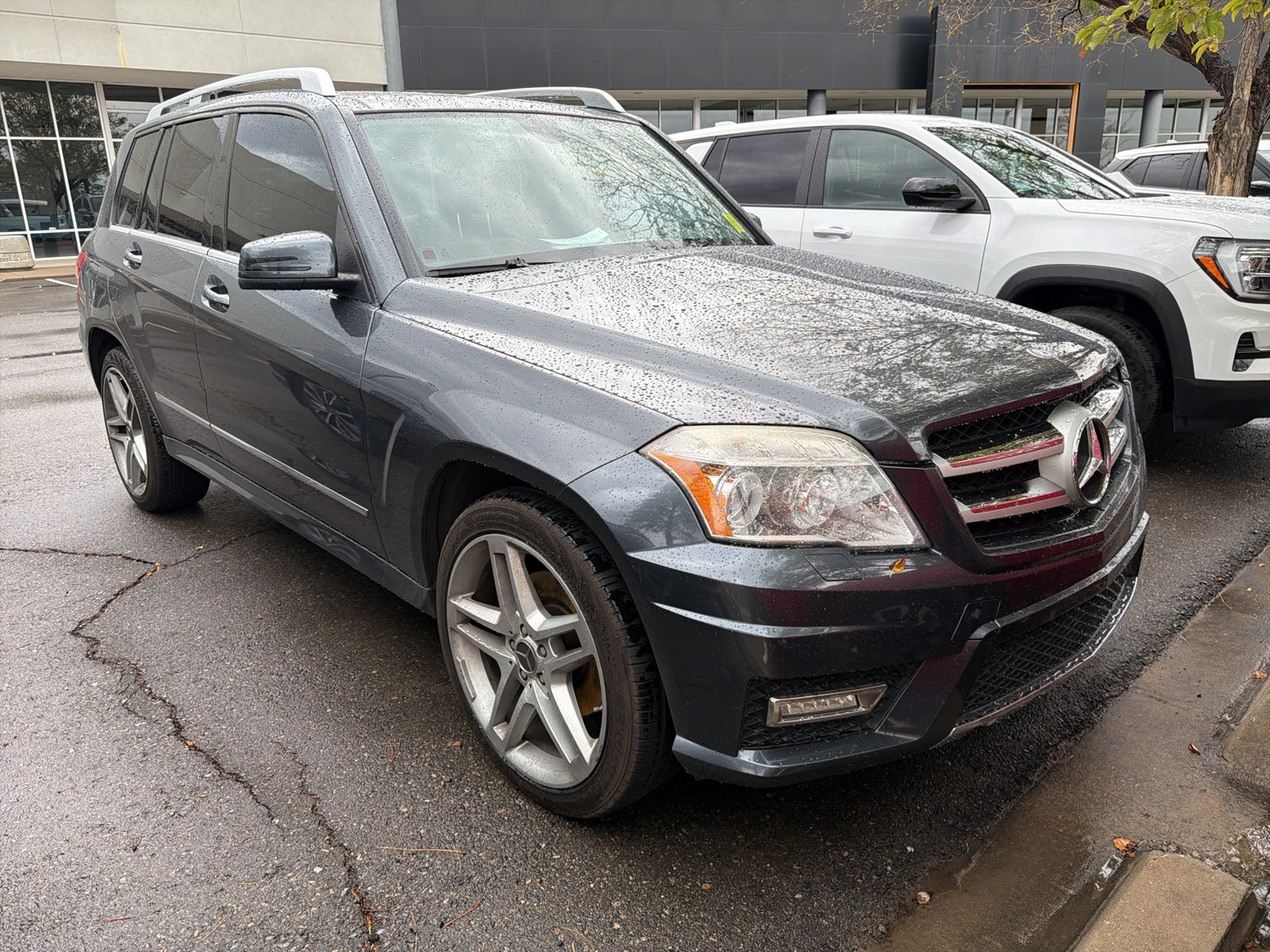 Used 2011 Mercedes-Benz GLK 350 4MATIC image 2