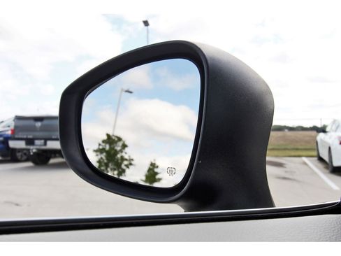 Used 2021 Chrysler Voyager Lxi image 10