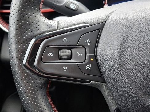 Used 2024 Chevrolet Trax RS w/ Sunroof Package image 22