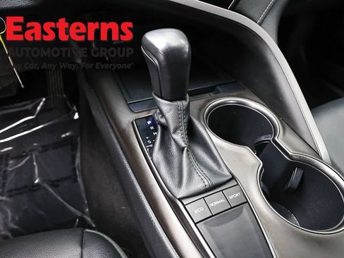 Used 2022 Toyota Camry SE FWD image 12