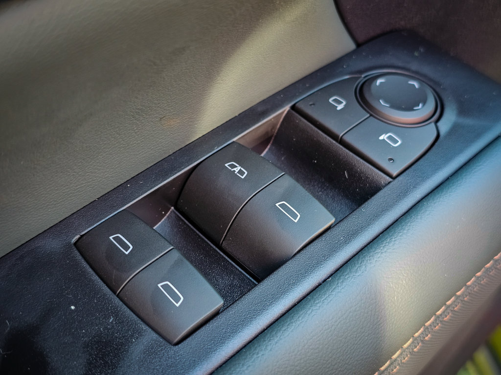 New 2027 GMC Terrain AT4 w/ Convenience Package III AWD/4WD image 11