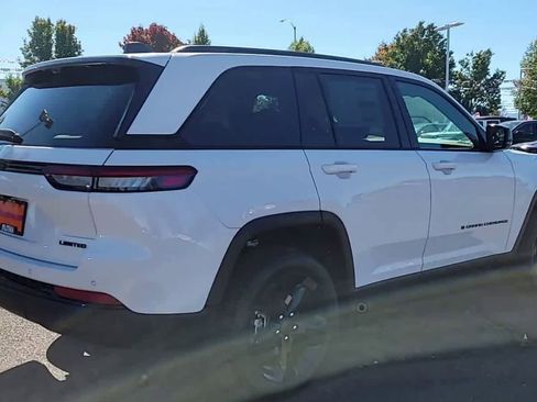 New 2025 Jeep Grand Cherokee Limited image 8