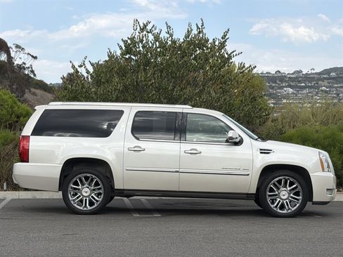 Used 2014 Cadillac Escalade ESV Platinum AWD/4WD image 7