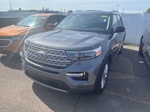 Used 2024 Ford Explorer Limited w/ Limited Technology Package AWD/4WD image 3