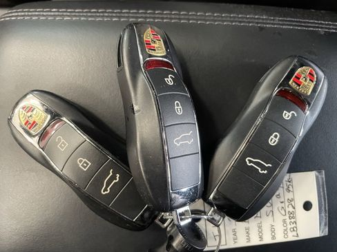 Used 2018 Porsche Macan S image 23