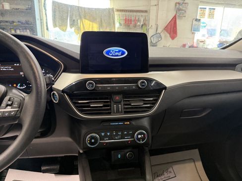 Used 2020 Ford Escape SE image 15