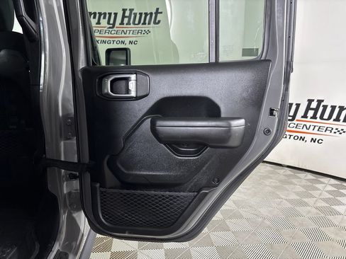 Used 2021 Jeep Gladiator Mojave AWD/4WD image 25