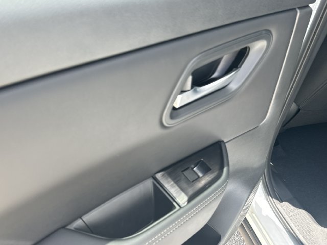 Used 2026 Nissan Rogue SV w/ Cold Weather Package FWD image 12