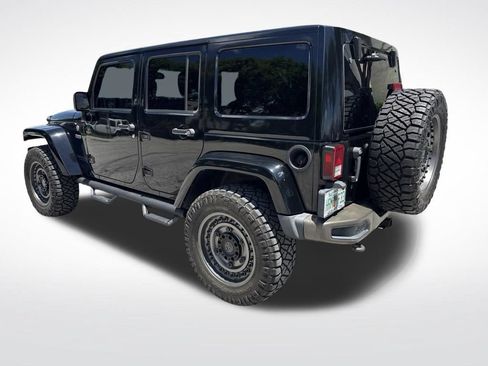 Used 2017 Jeep Wrangler Unlimited Sahara AWD/4WD image 4
