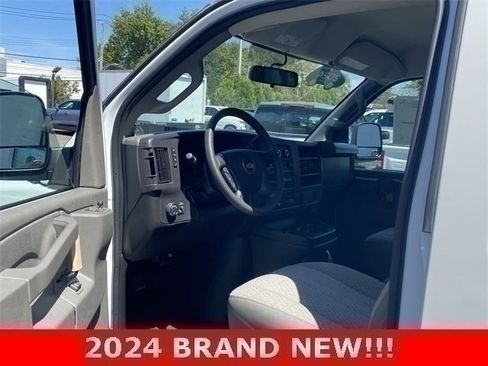 Used 2024 Chevrolet Express 2500 w/ Driver Convenience Package image 17