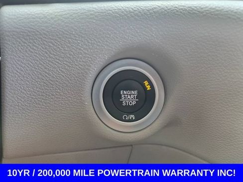 Used 2024 Chrysler Pacifica Touring-L FWD image 30