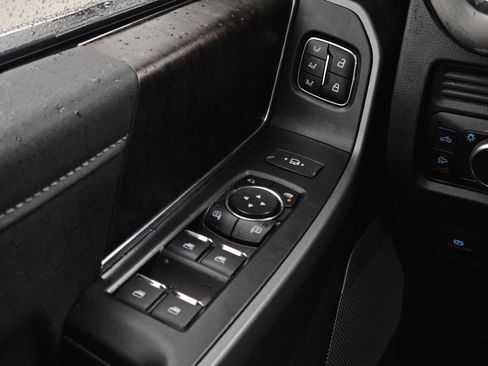 Used 2025 Ford F250 Lariat w/ Chrome Package image 26