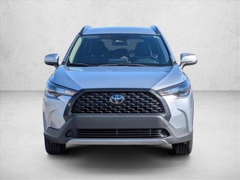 Used 2023 Toyota Corolla Cross LE image 2