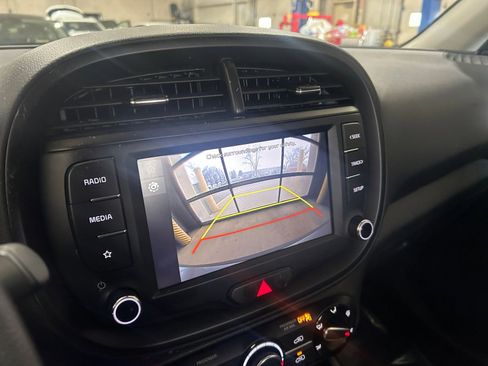 Used 2025 Kia Soul LX w/ LX Technology Package image 23