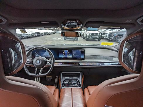 Used 2023 BMW 760i xDrive image 43