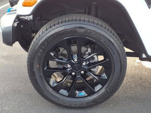 Used 2023 Jeep Wrangler Unlimited Sahara image 30