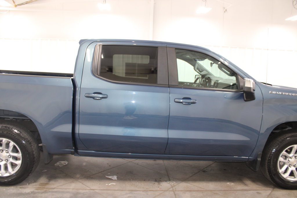 Used 2024 Chevrolet Silverado 1500 LT AWD/4WD image 11