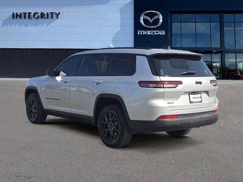 Used 2024 Jeep Grand Cherokee L Laredo image 4