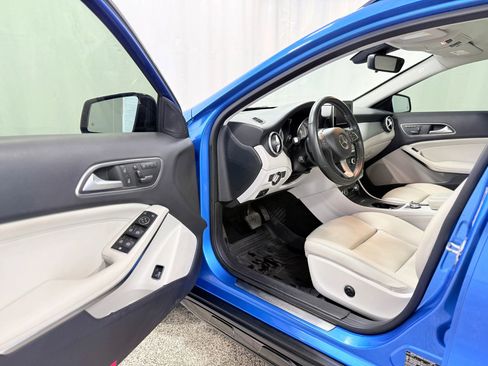 Used 2017 Mercedes-Benz GLA 250 GLA 250 4MATIC Sport Utility 4 image 10