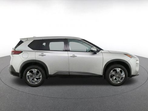 Used 2025 Nissan Rogue SV AWD/4WD image 10