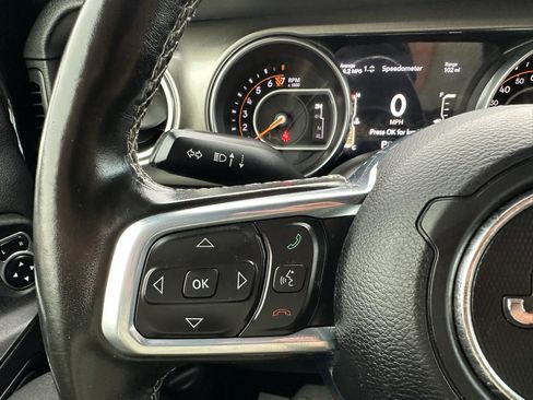 Used 2020 Jeep Gladiator Overland AWD/4WD image 18