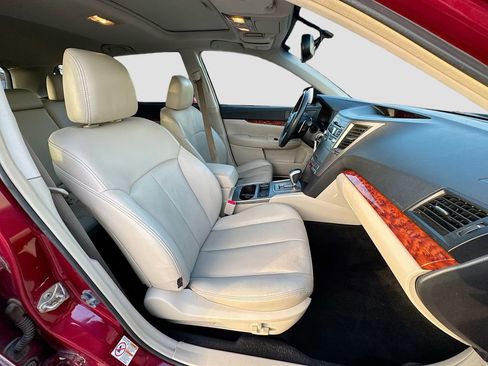 Used 2011 Subaru Outback 2.5i Limited w/ PWR Moonroof Pkg image 33