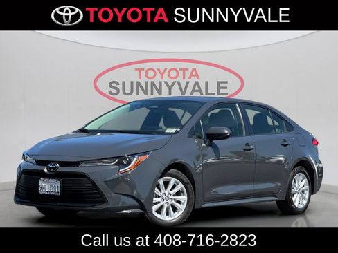 Used 2023 Toyota Corolla LE w/ LE Convenience Package FWD image 2