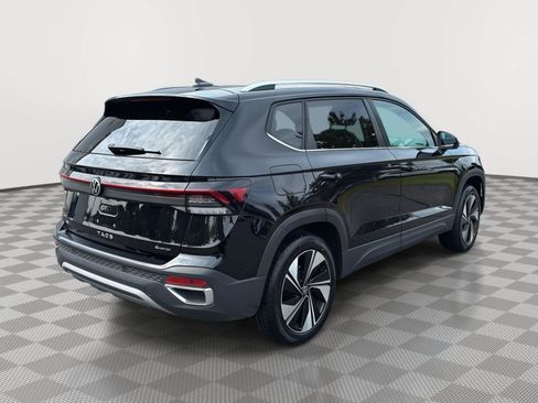 Used 2025 Volkswagen Taos SE AWD/4WD image 5