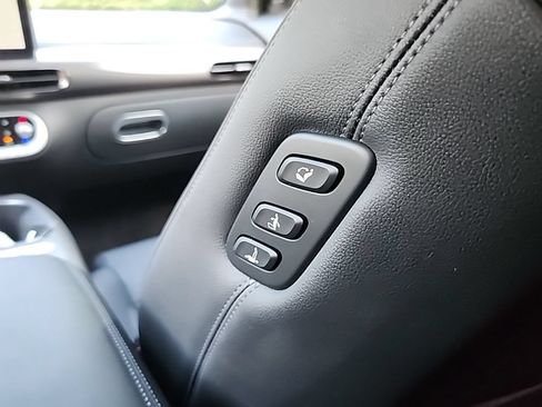 Used 2024 Genesis GV60 Advanced AWD/4WD image 30