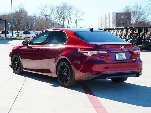 Used 2019 Toyota Camry XLE image 3