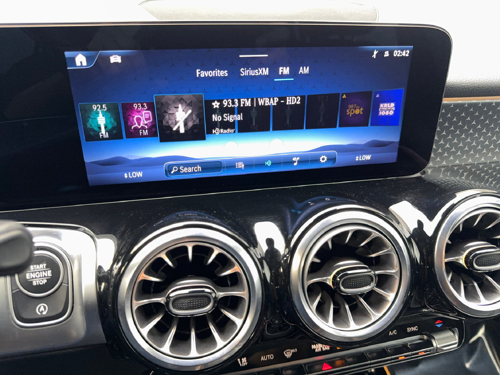 Used 2025 Mercedes-Benz GLB 250 4MATIC image 61