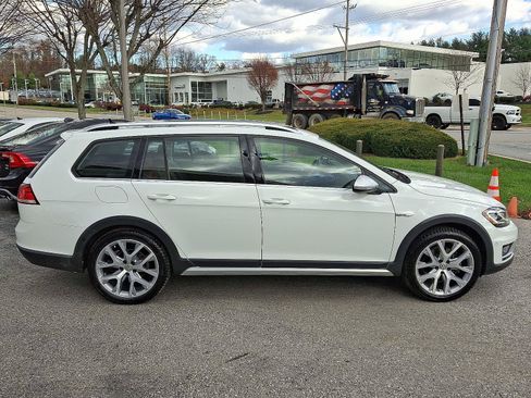 Used 2019 Volkswagen Golf Alltrack SEL image 7